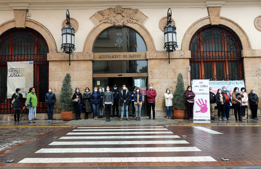 Sagunto guarda un minuto de silencio en señal de condena y repulsa por el presunto asesinato machista ocurrido en Mallorca
