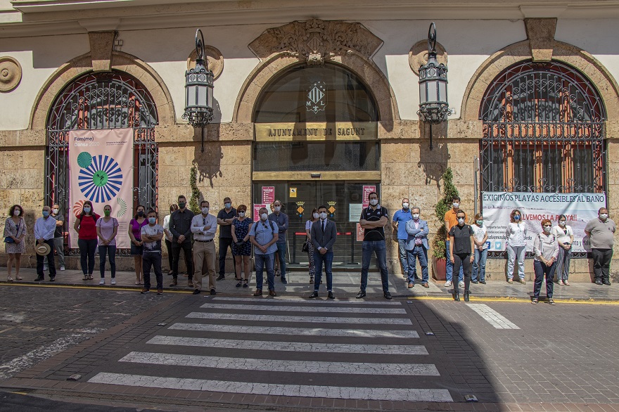 Sagunto guarda un minuto de silencio en memoria de las víctimas del coronavirus