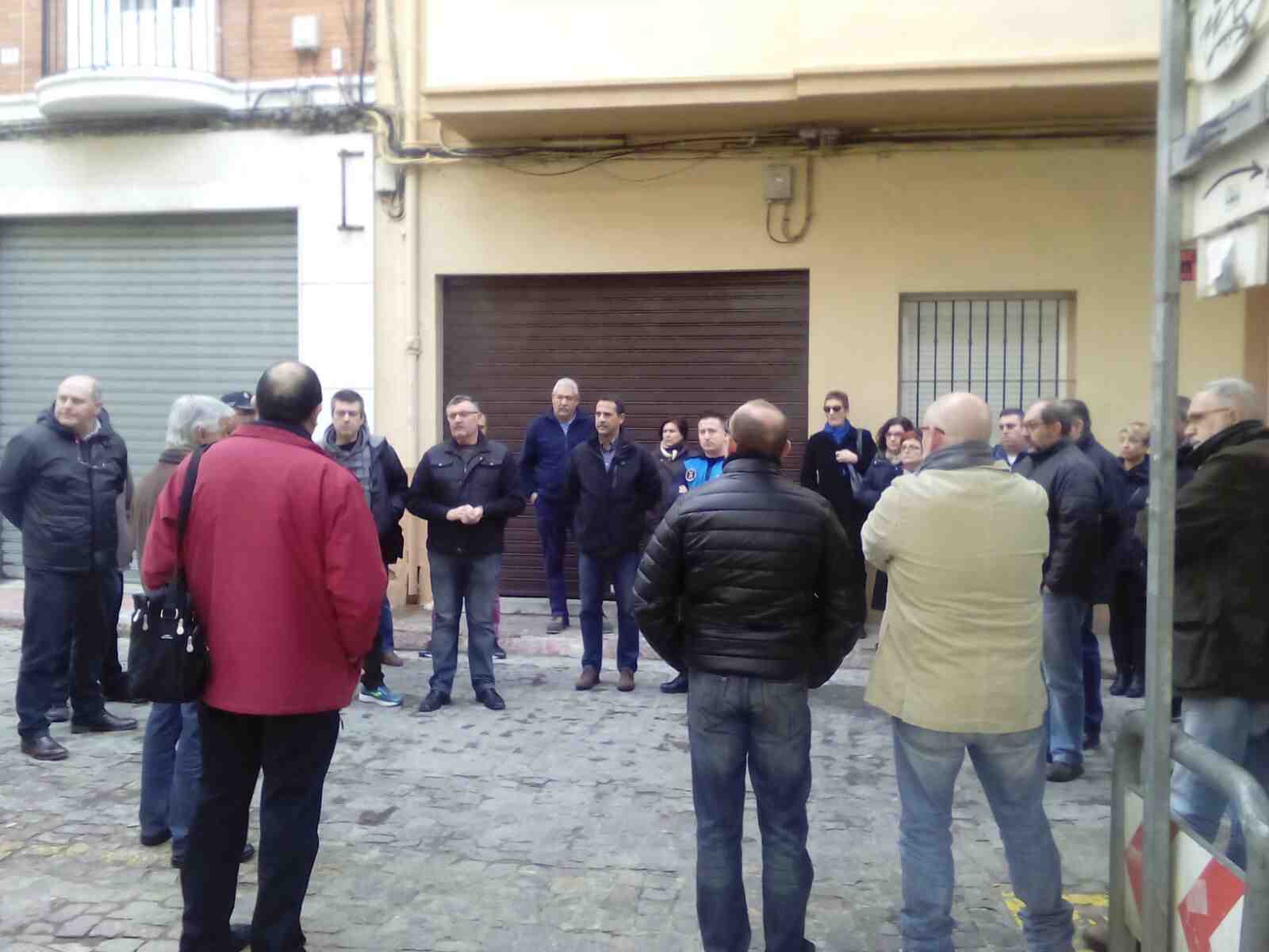 Concentración y cinco minutos de silencio a las puertas del Consell Local Agrari de Sagunt 