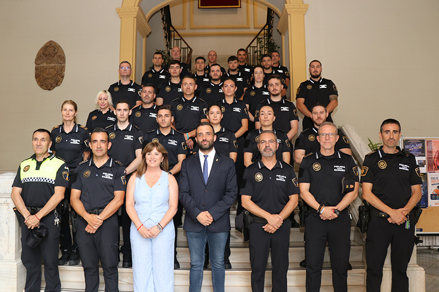 La Policia Local de Sagunt presenta els 23 nous integrants del cos municipal de seguretat