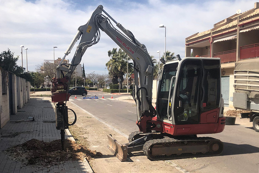 La SAG retira el arbolado que causa molestias relacionadas con la salud en la calle Fumarell