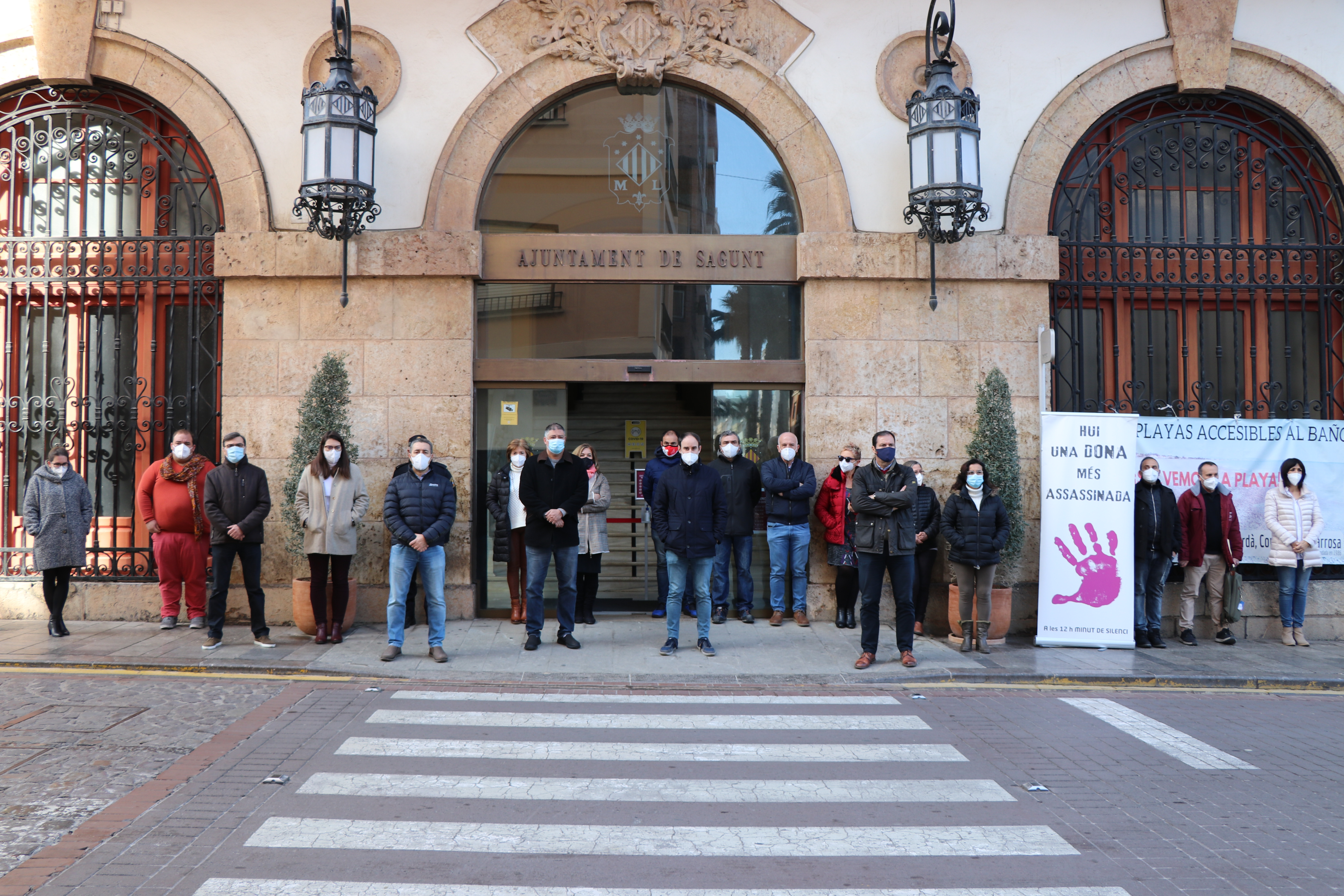 Sagunto guarda un minuto de silencio en señal de condena y repulsa por el presunto asesinato machista ocurrido en Madrid