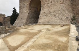 El alcalde denuncia que las lluvias ya han provocado daños en el entorno de la puerta de Almenara del Castillo