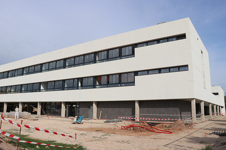 El Ayuntamiento y la Conselleria comprueban el avance de las obras del IES Nº5