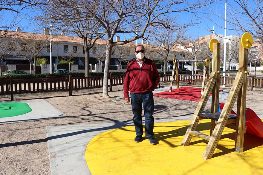El Ayuntamiento de Sagunto renueva las dos zonas de juegos infantiles de la plaza Aljub