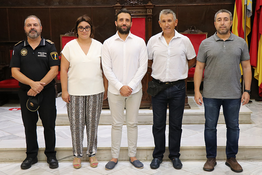 El Ayuntamiento de Sagunto recibe a Antonio Comeche como reconocimiento a sus recientes éxitos deportivos