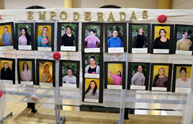 Las alumnas del taller para mujeres gitanas ‘El arte de aprender’ de Servicios Sociales exponen sus trabajos