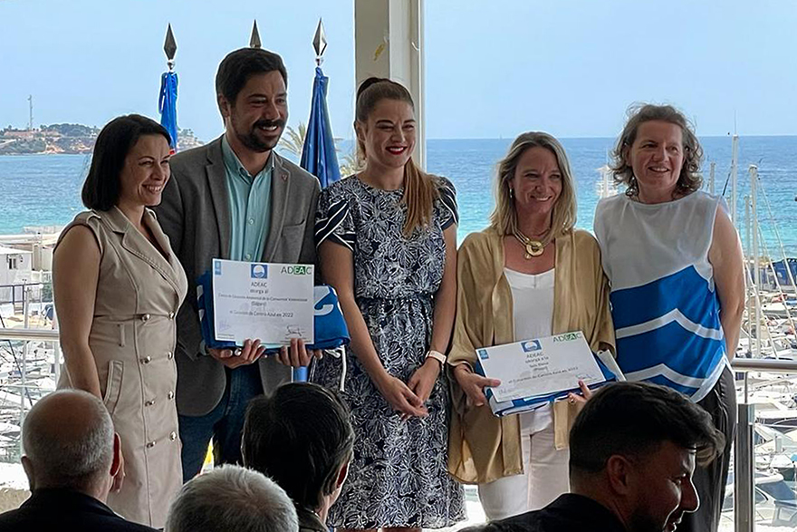 Sagunto ha recogido este martes en el Club Náutico de Orihuela las tres banderas azules del municipio para este verano 2022