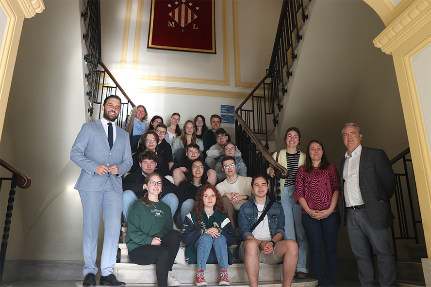 El Ayuntamiento de Sagunto recibe a 17 estudiantes de Alemania
