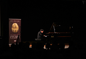 El segundo clasificado del concurso internacional ‘Premio Iturbi 2017’ Sae Yoon Chon interpretó diversas obras en el Teatro Begoña