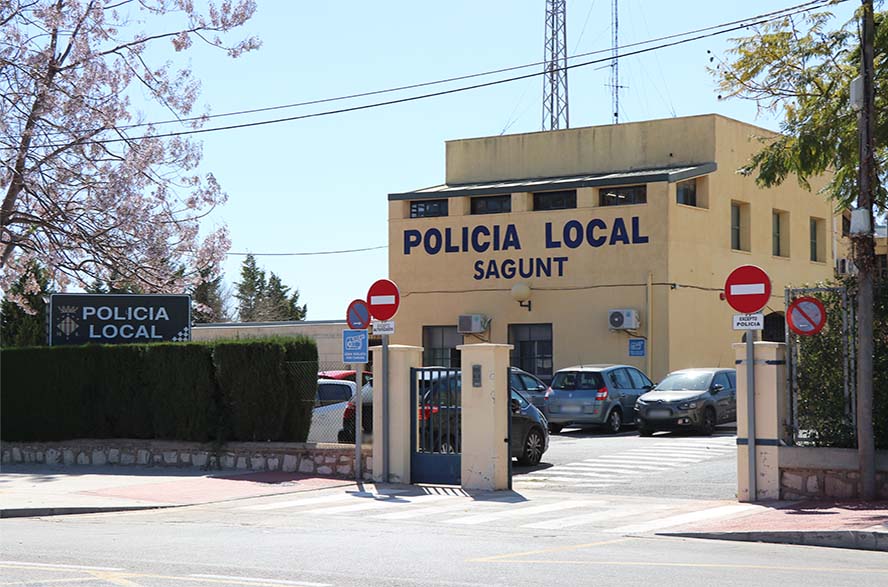La Policía Local de Sagunto detiene a un hombre por un presunto delito de falsedad documental buscado por varios juzgados de España
