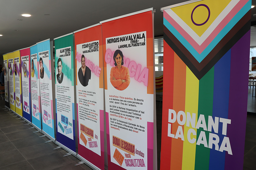 El colectivo Lambda lleva al IES Nº5 la exposición 'Donant la cara'