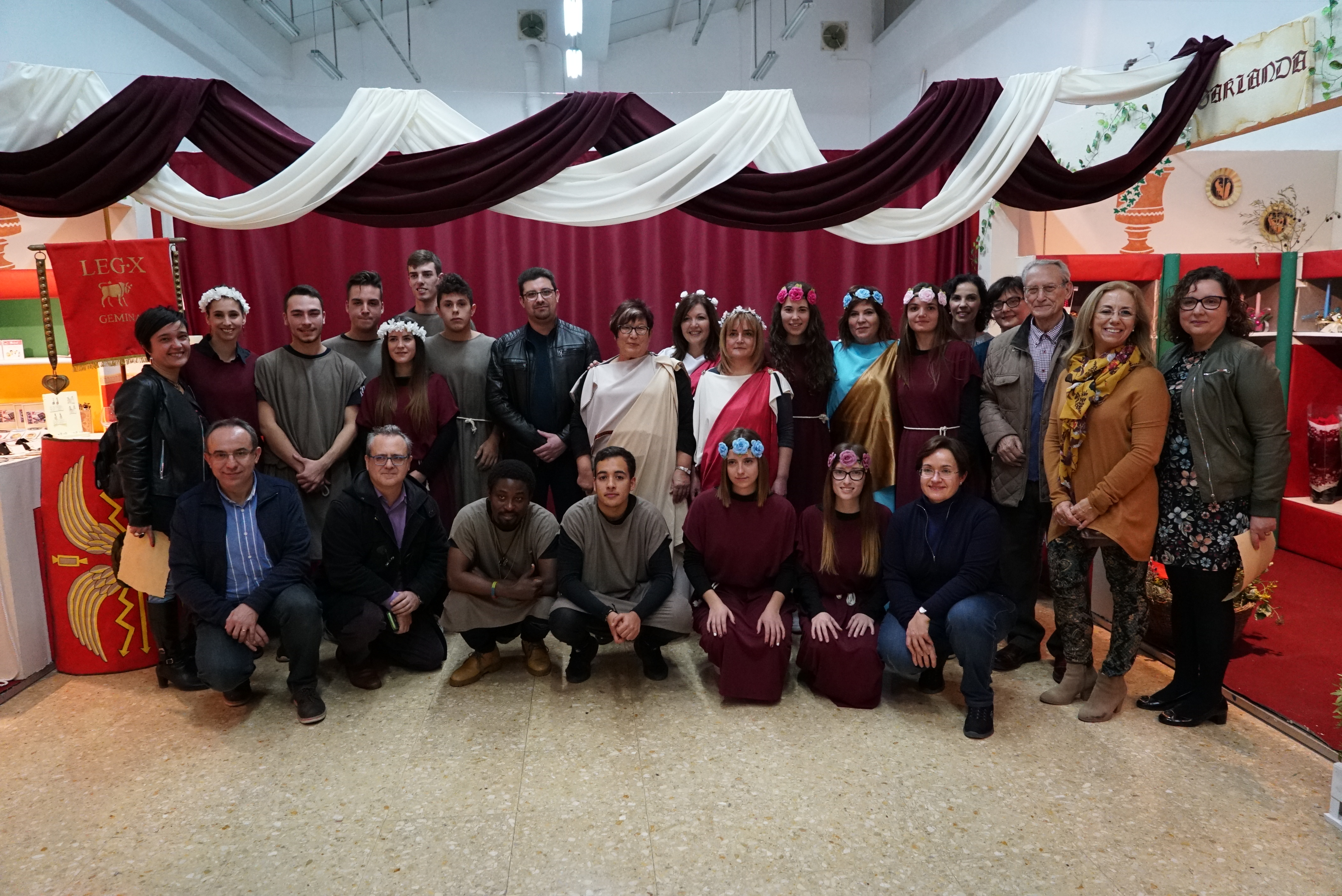 La delegación de Comercio y Mercados otorga a los alumnos del I.E.S Jorge Juan varios diplomas y premios en la II edición del Mercado Navideño 