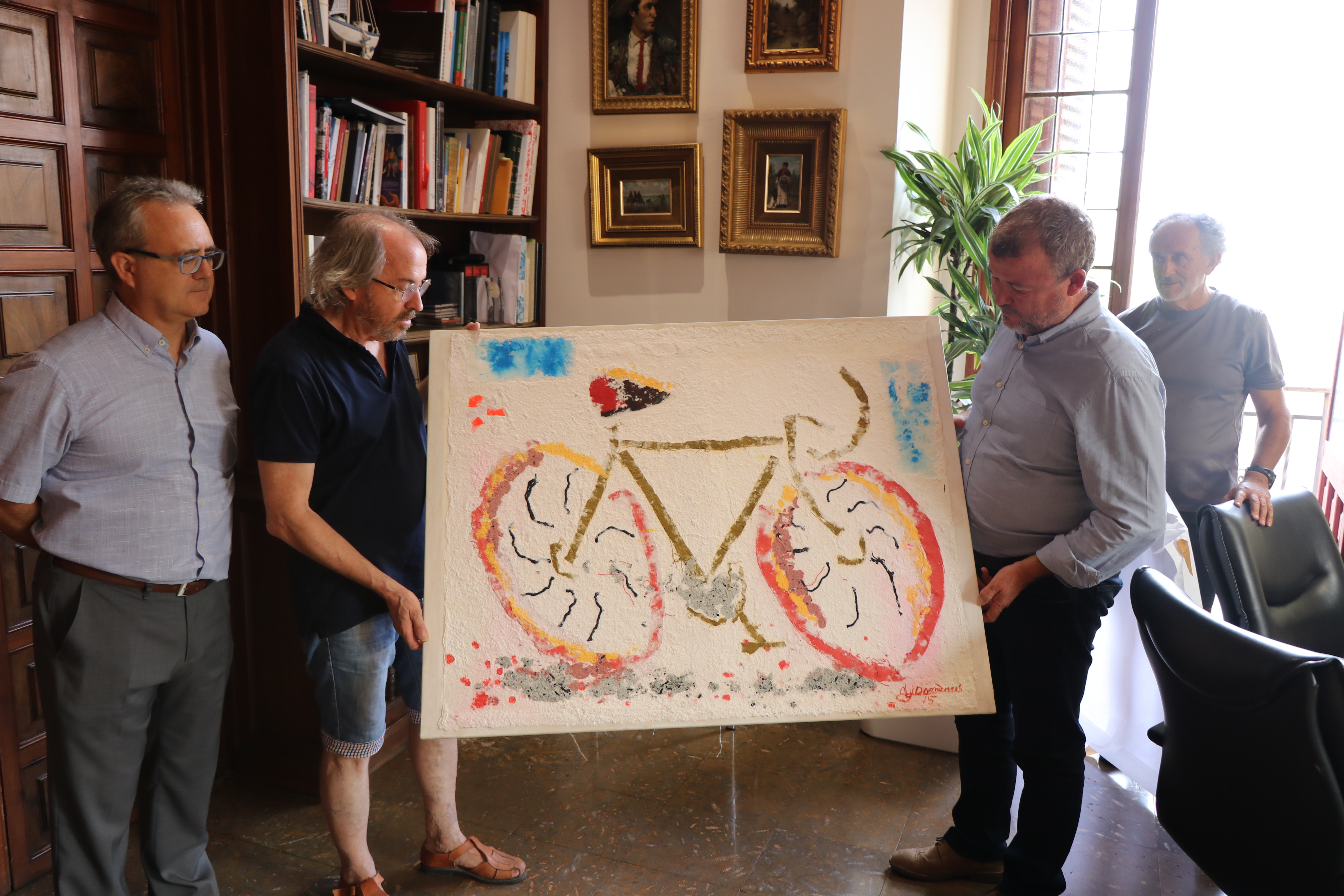 El artista Ángel Doménech dona una obra de arte al Ayuntamiento de Sagunto