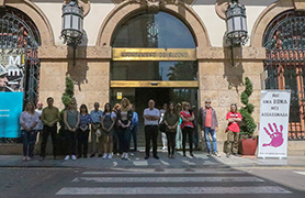 Sagunto guarda un minuto de silencio por el presunto asesinato machista ocurrido en el municipio de Agüimes 