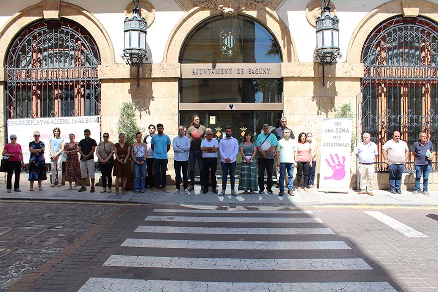 Sagunto guarda un minuto de silencio en señal de condena y repulsa por el presunto asesinato machista perpetrado en Soria