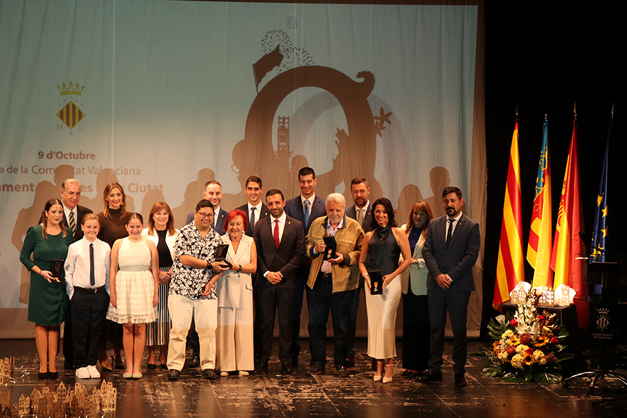 L'Ajuntament de Sagunt entrega les Medalles de la Ciutat en l'acte institucional del 9 d'Octubre
