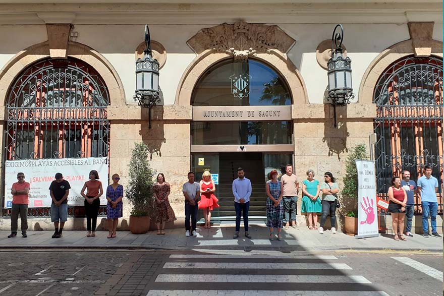 Sagunto guarda un minuto de silencio en señal de condena y repulsa por el presunto asesinato machista perpetrado en Madrid