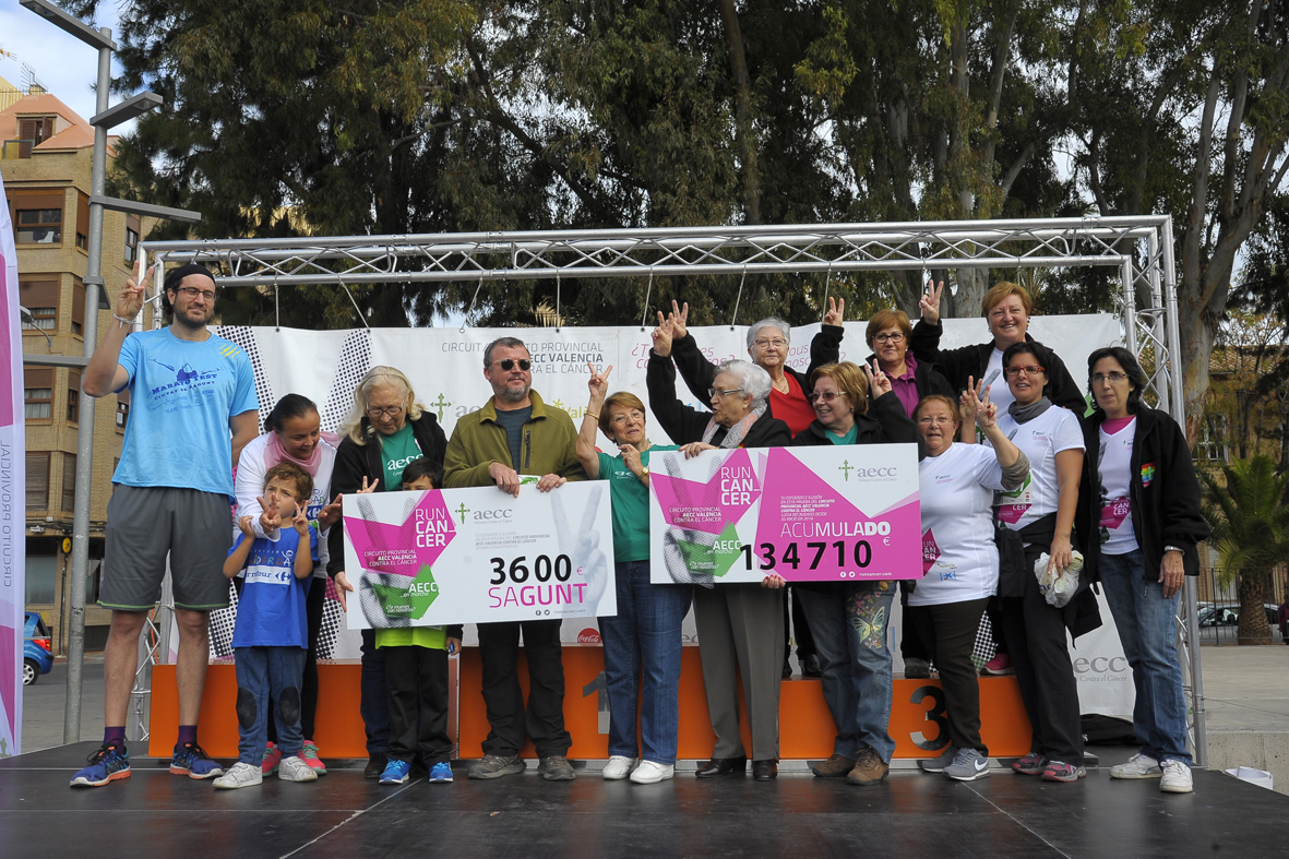 La carrera solidaria “Sagunto contra el cáncer” congregó a más de un centenar de participantes 