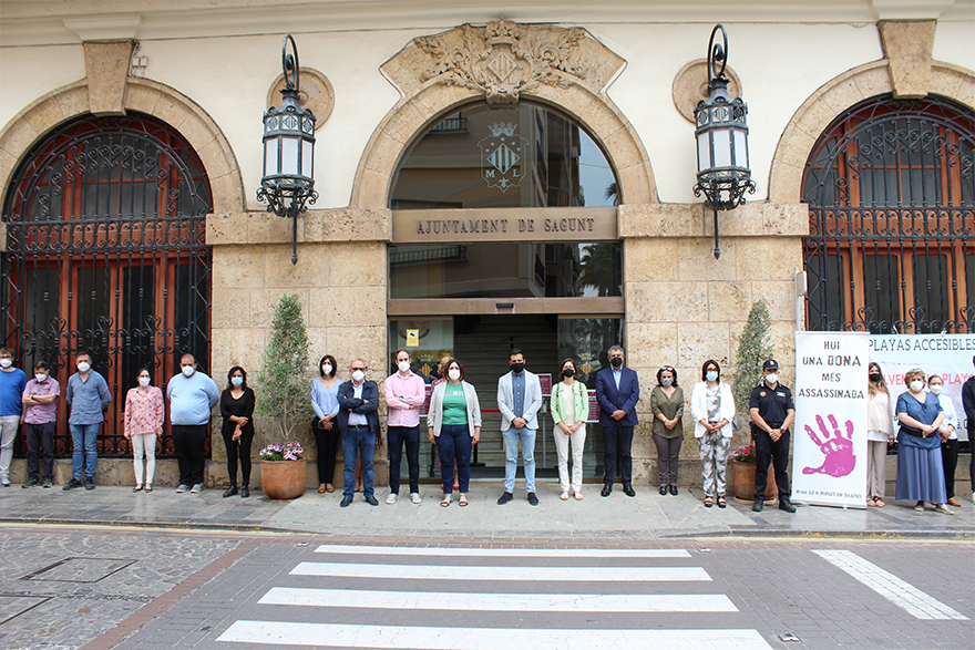 Sagunto guarda un minuto de silencio en señal de condena y repulsa por el presunto asesinato machista perpetrado en Guadalajara