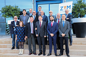 El alcalde de Sagunto, Darío Moreno, visita la empresa Zuvamesa acompañando al presidente de la Generalitat, Ximo Puig