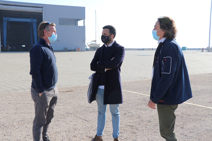 El alcalde visita las instalaciones de Ibaizabal en el puerto marítimo de Sagunto