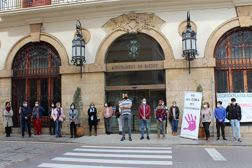 Sagunto guarda un minuto de silencio en señal de condena y repulsa por el presunto asesinato machista ocurrido en un pueblo de León