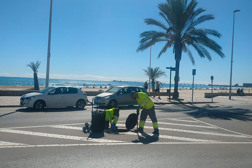 El departamento de Sanidad comienza la última oleada de tratamientos de desratización y desinsectación en el alcantarillado