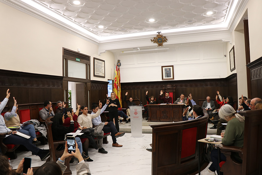 El Pleno Municipal pide al Gobierno que adapte el ordenamiento jurídico y normativo a los estándares europeos de lucha contra la violencia de género