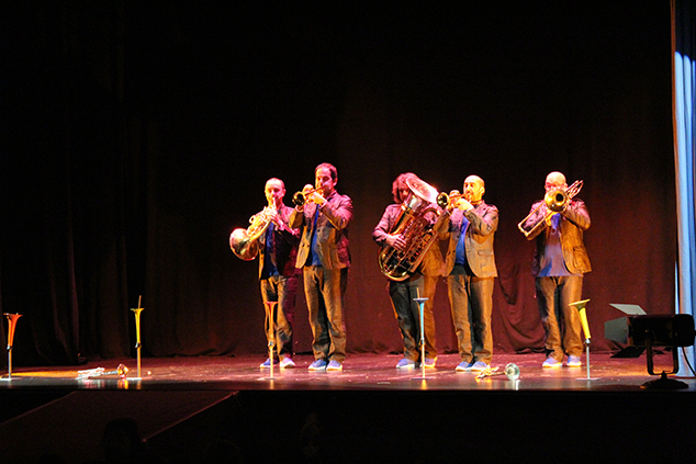 Spanish Brass interpreta temas musicales de viento para niños de los colegios de Sagunto