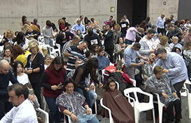 Cerca de 1.000 personas intentan batir el récord de cortadores de pelo organizado por ADACAM
