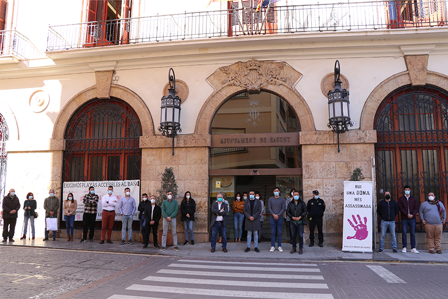 Sagunto guarda un minuto de silencio en señal de condena y repulsa por el presunto asesinato machista perpetrado en Martorell