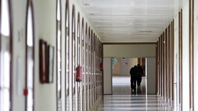 El pleno aprueba una moción para solicitar mejoras en las condiciones del personal que trabaja con personas mayores