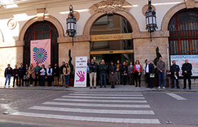 Sagunto guarda un minuto de silencio en señal de condena y repulsa por los presuntos asesinatos machistas ocurrido en las últimas horas
