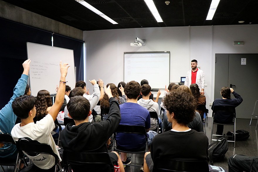 L'Ajuntament de Sagunt col·labora amb l'UJI per a acostar la ciència a l'alumnat de Secundària amb el projecte ‘Connecta amb la ciència’