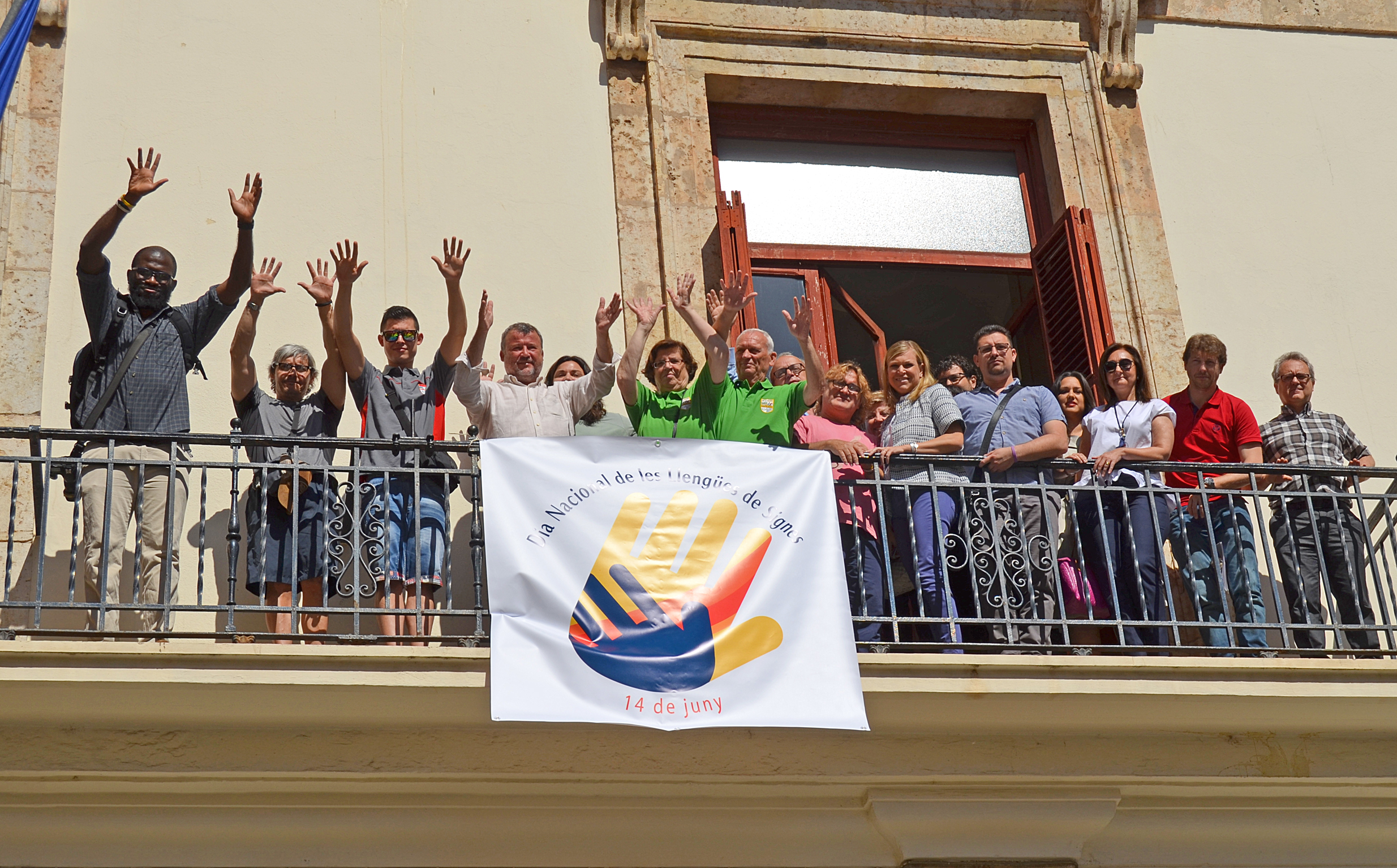 El Pleno del Ayuntamiento de Sagunto ha aprobado por unanimidad una declaración institucional con motivo del Día Nacional de las Lenguas de Signos