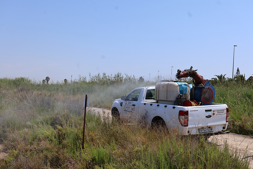 La Concejalía de Sanidad intensifica los tratamientos para el control de plagas de cucarachas y mosquitos