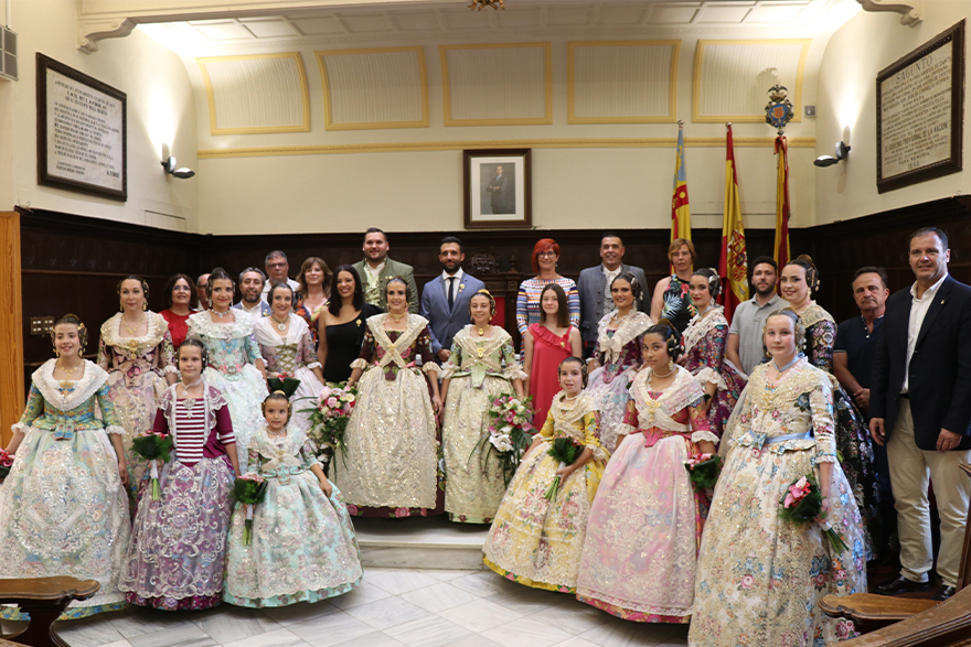 Claudia Ramón y Maite Nebot ya han sido proclamadas como Falleras Mayores de Sagunto 2023 por el alcalde en el Ayuntamiento de Sagunto