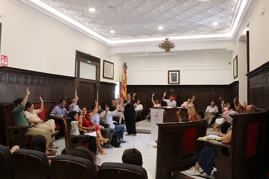 El Pleno del Ayuntamiento aprueba una declaración institucional para defender las reivindicaciones de los agricultores afectados por ADIF