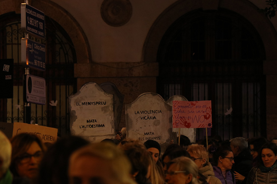 Sagunto se manifiesta contra la violencia de género