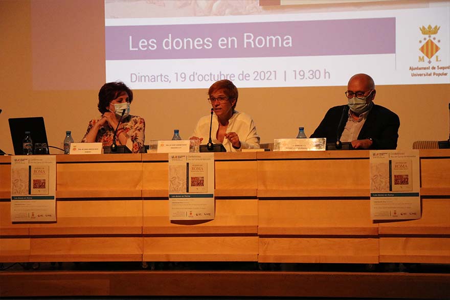 La Universitat Popular inaugura el curso con una conferencia impartida por la escritora Isabel Barceló