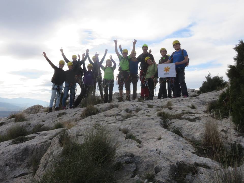 Doce valientes ascienden la Vía Ferrata en Villena