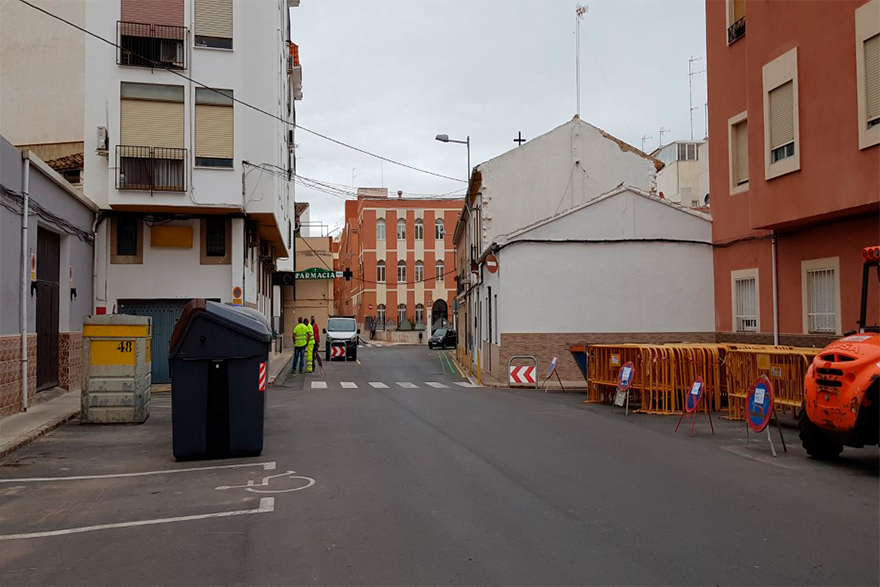 Comienzan las obras para mejorar la accesibilidad en la calle Emilio Llopis, plaza Districte y adyacentes