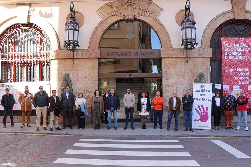 Sagunto guarda un minuto de silencio en señal de condena y repulsa por el presunto asesinato machista perpetrado en Asturias 