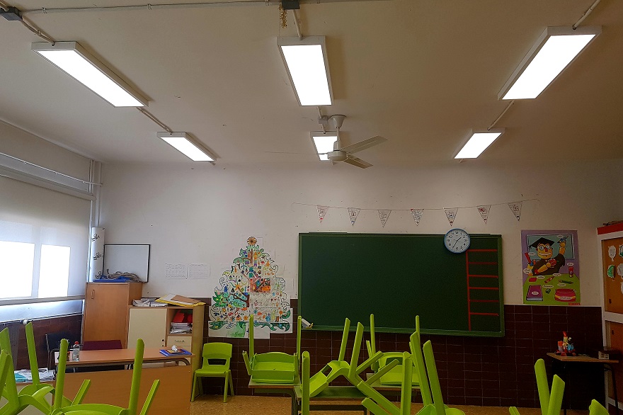 Mantenimiento mejora la iluminación de los colegios Victoria y Joaquín Rodrigo, Romeu y Cronista Chabret