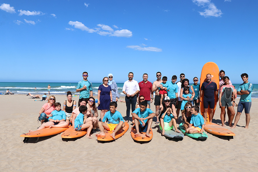 El Proyecto Azul termina el curso con actividades acuáticas para niños y niñas que enfrentan diversas alteraciones del neurodesarrollo