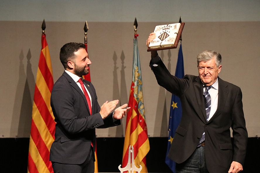Francisco Campillo recibe un homenaje por parte del Ayuntamiento de Sagunto