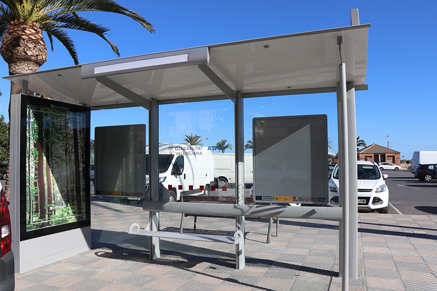 Sagunto renueva las marquesinas del autobús interurbano