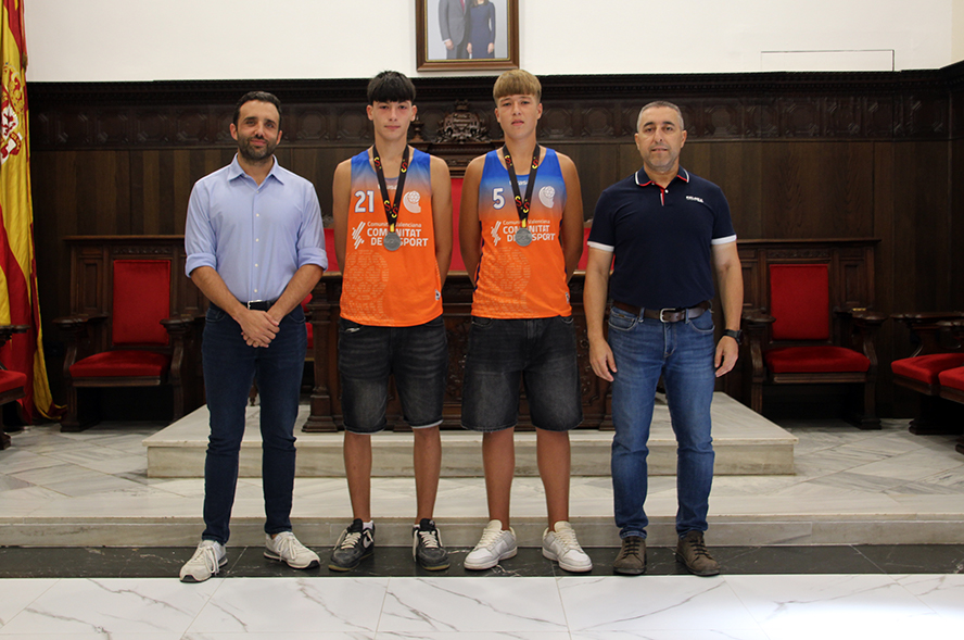 Homenatge municipal a Iván Miró i Mateo López, subcampions d'Espanya d'handbol platja infantil