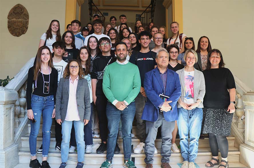 El Ayuntamiento de Sagunto recibe a alumnos checos de intercambio en el IES María Moliner 